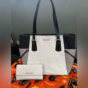 Michael Kors Voyager tote w/matching wallet